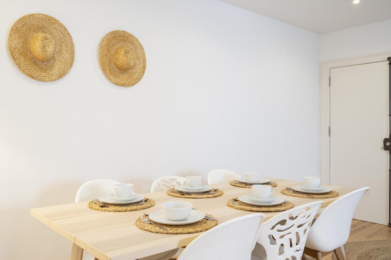 Warm And Cozy Parquet Flooring Apartment In Almada Luaran gambar